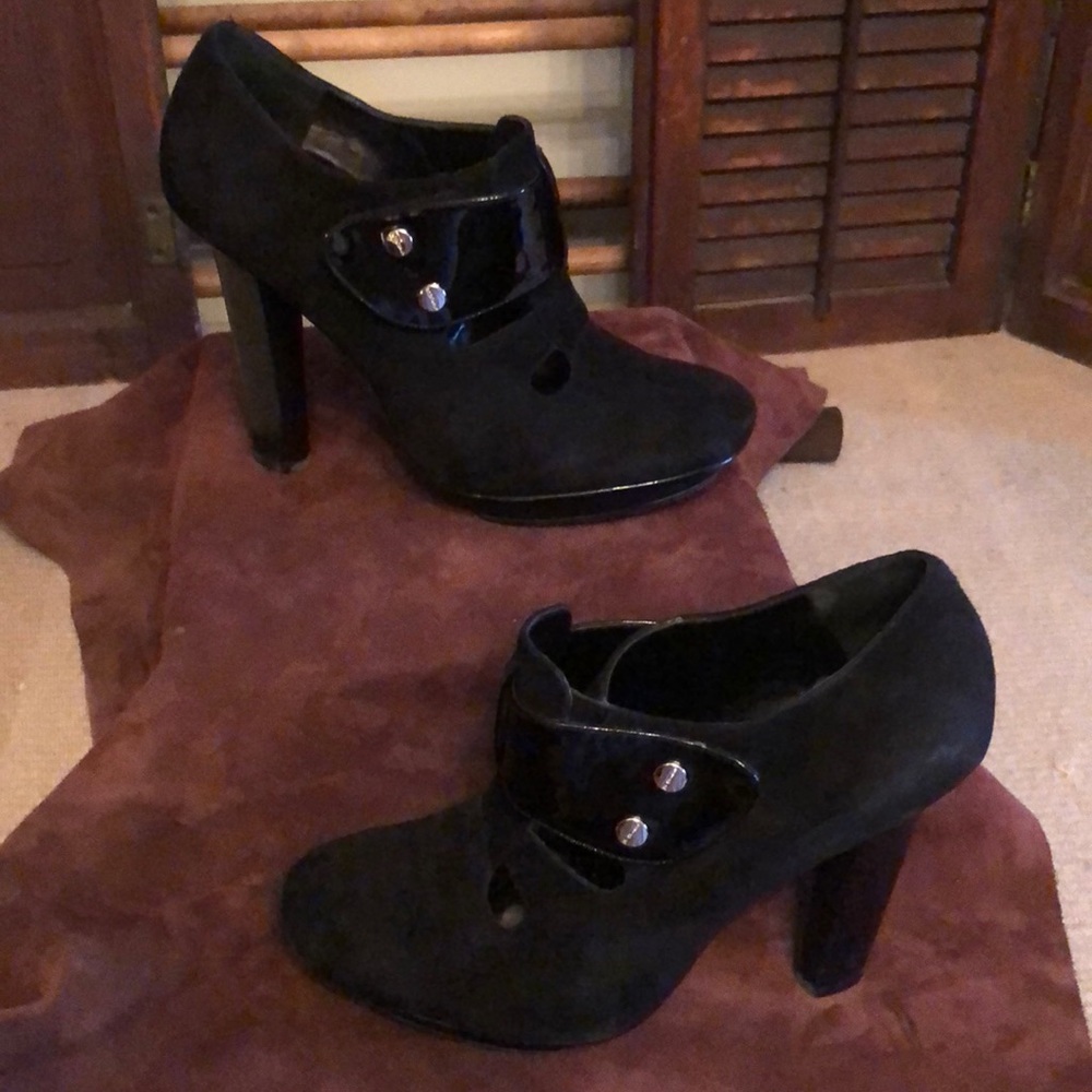 BCB Girls black suede and patent leather heels